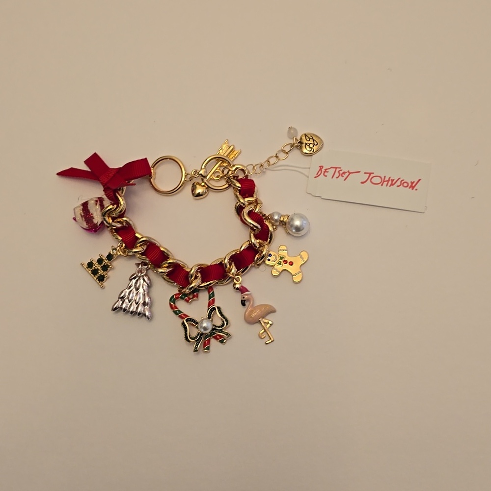 NWT Betsey Johnson Christmas Whimsy Holiday Charm  Gold Tone Bracelet Flamingo